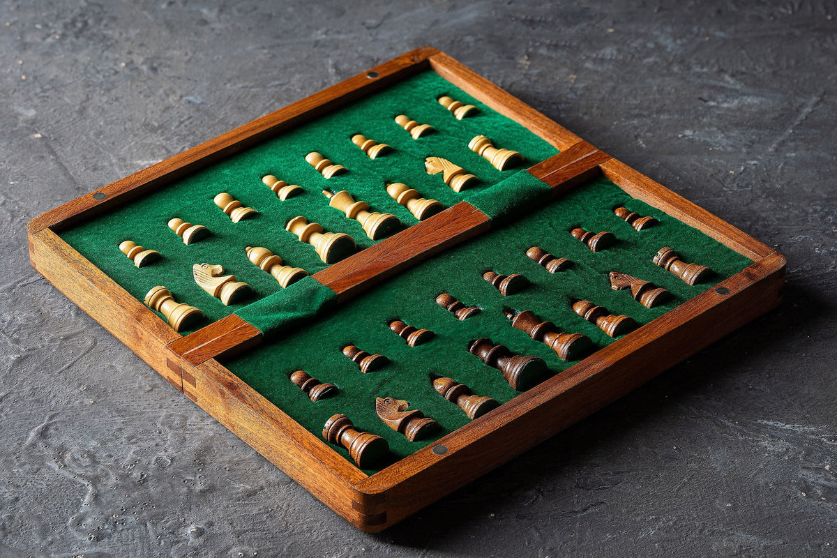 Magnetic Chess Set with Inlaid Chessboard